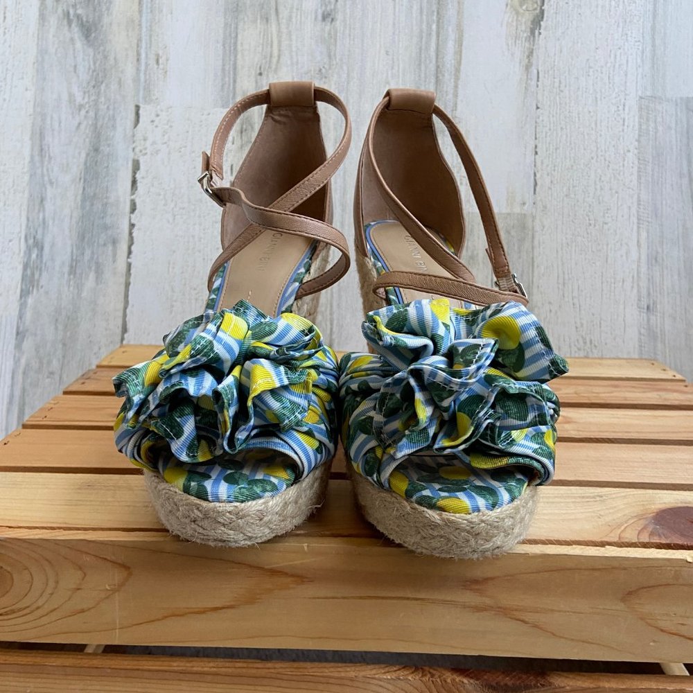CLEARANCE! Gianni Bini Size 9.5 Sharmae Wedge Espadrille Sandals Lemon Print Pom - Picture 2 of 12